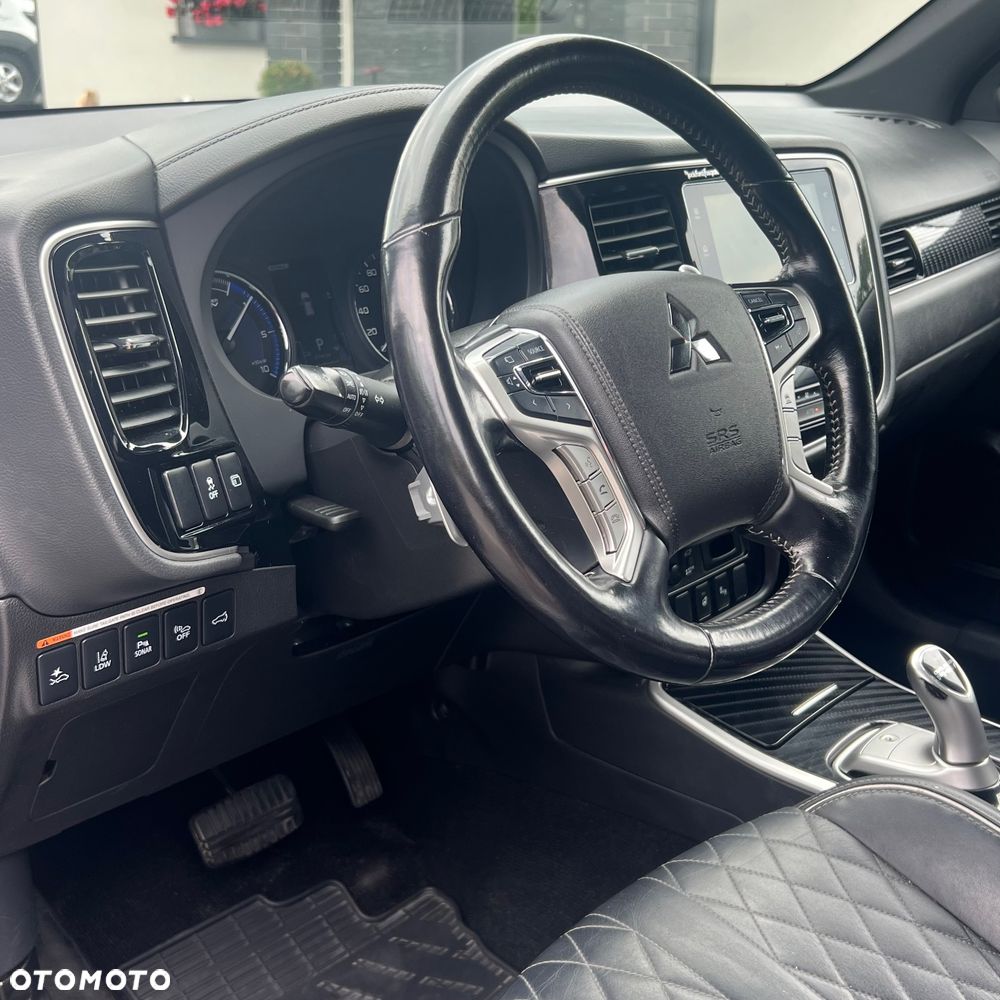 Mitsubishi Outlander 2.4 4WD Diamant - 24