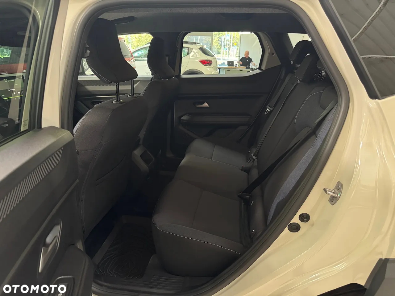 Dacia Duster 1.6 Full Hybrid 140 Journey MMT - 11