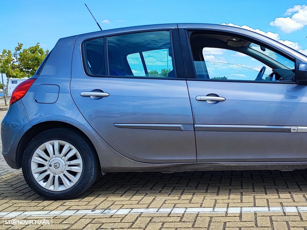 Renault Clio 1.2 16V Confort - 14