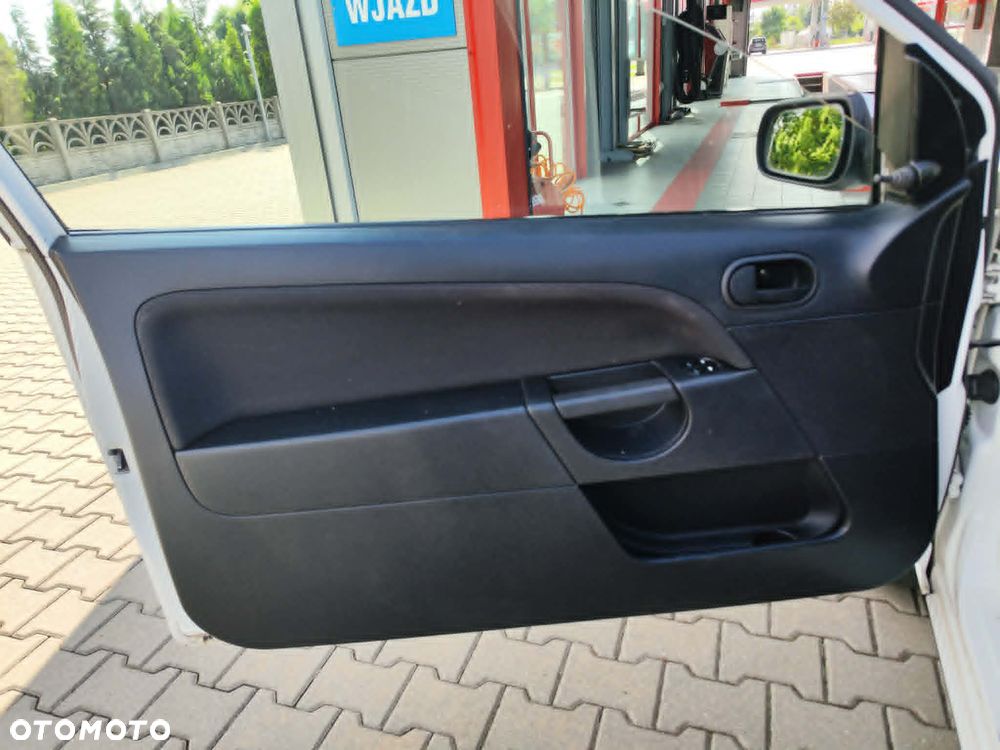 Ford Fiesta 1.3 Ambiente - 25