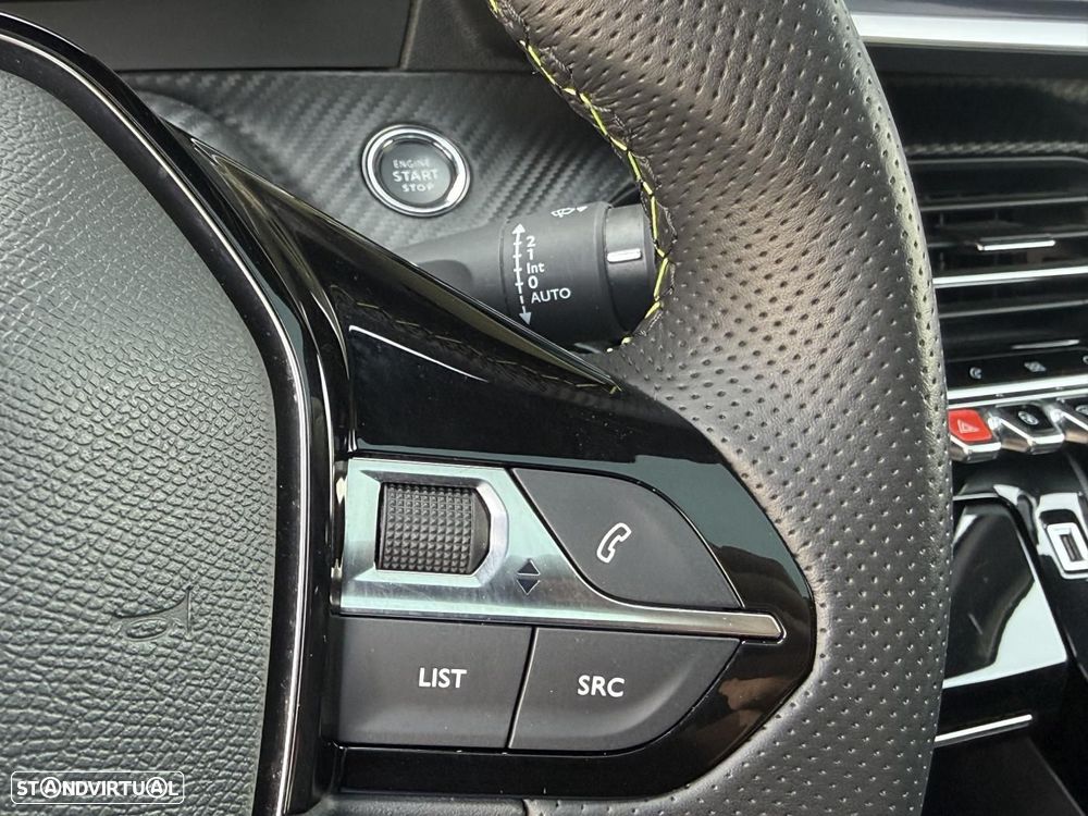 Peugeot e-208 GT - 36