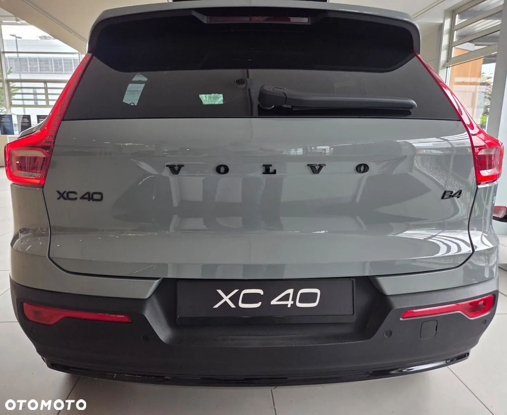 Volvo XC 40 B4 AWD Plus Dark - 14