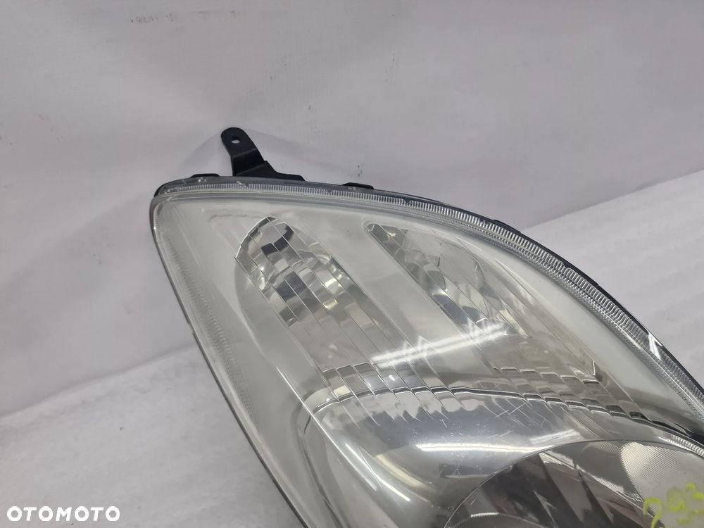 TOYOTA YARIS II 05- PRAWA LAMPA PRZEDNIA PRZÓD , NR 81110-0D120 , NR AUKCJI LA293 - 6