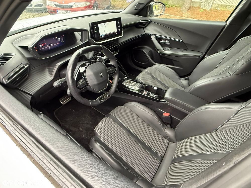 Peugeot 2008 PureTech 130 EAT8 GT Pack - 13