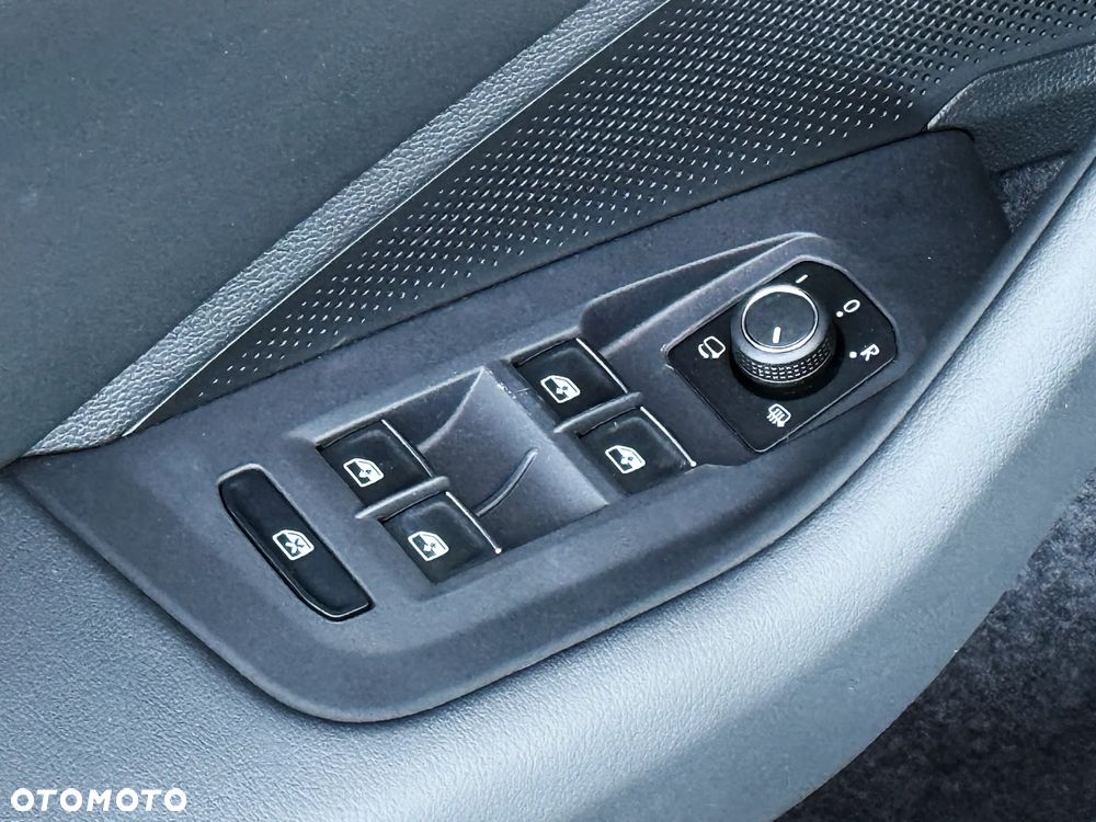 Volkswagen Passat 2.0 TDI SCR Elegance DSG - 23