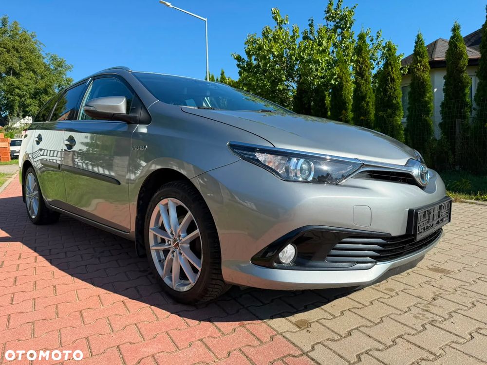 Toyota Auris 1.8 HSD Luna - 1