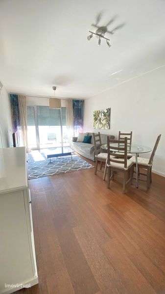 Arrenda-se T1 Mobilado - MetroCity - Grande imagem: 2/12