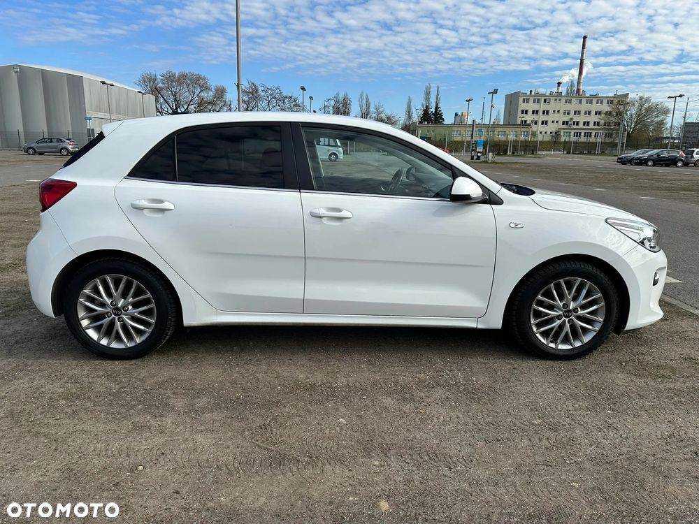 Kia Rio 1.4 L - 3