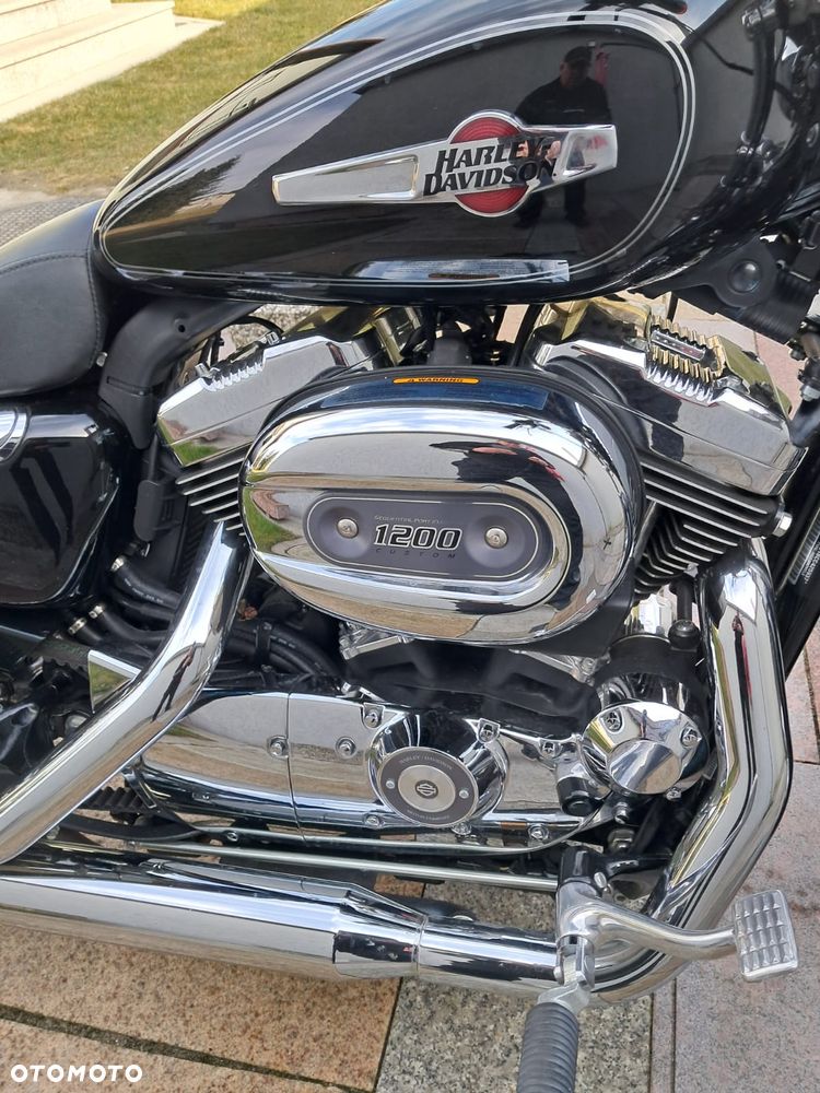 Harley-Davidson Sportster Custom 1200C - 12
