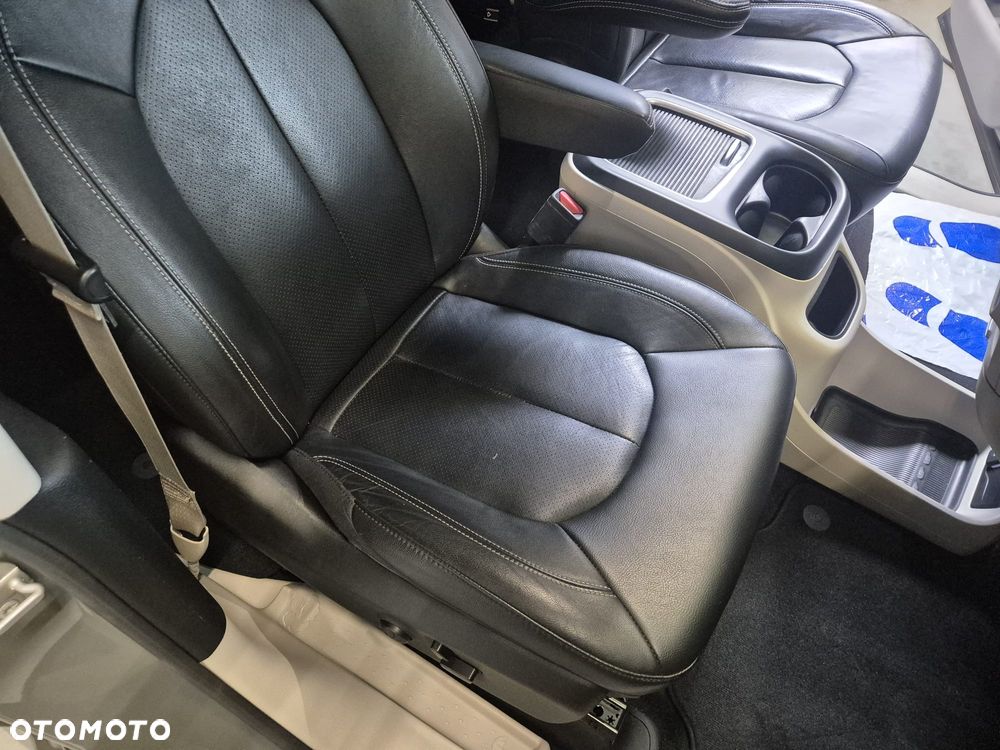 Chrysler Pacifica - 15