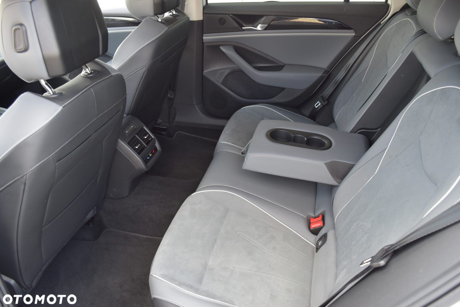 Volkswagen Passat 1.5 TSI EVO Business DSG - 34