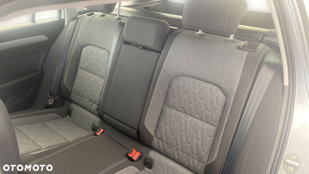 Volkswagen Passat - 13