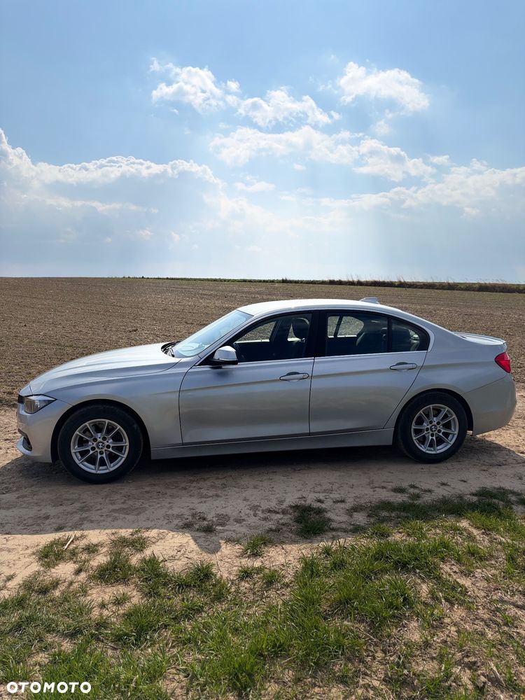 BMW Seria 3 318d - 15