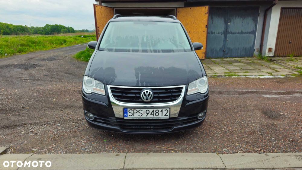 Volkswagen Touran - 1