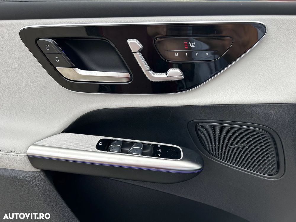 Mercedes-Benz GLC 300 e 4Matic 9G-TRONIC AMG Line Advanced - 26
