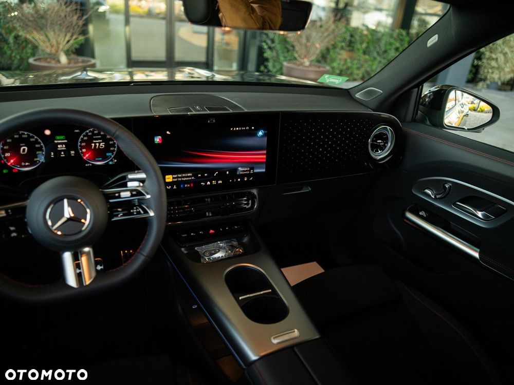 Mercedes-Benz GLB - 16