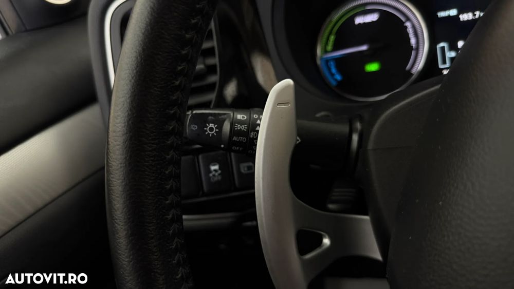 Mitsubishi Outlander 2.0 4WD Plug-In Hybrid - 26
