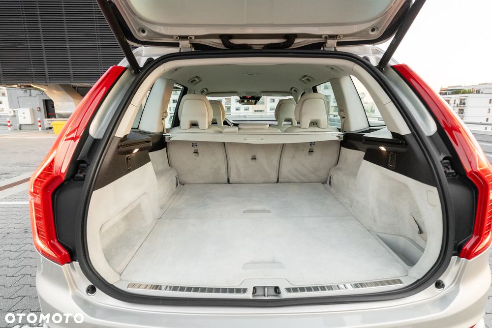 Volvo XC 90 D5 AWD Momentum - 24