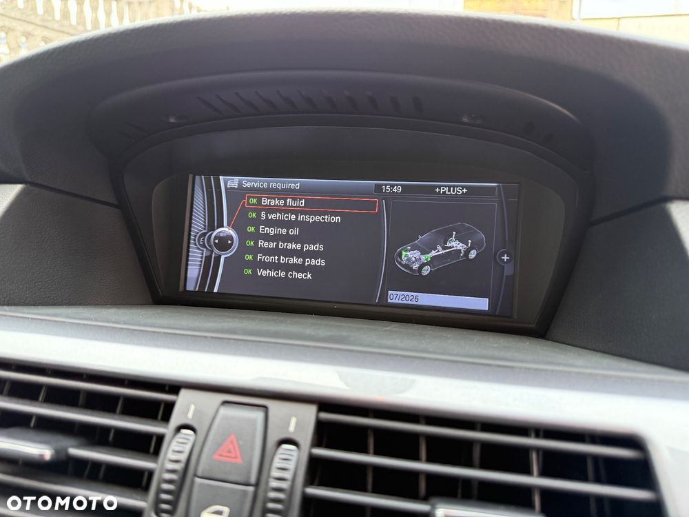 BMW Seria 5 525d - 33