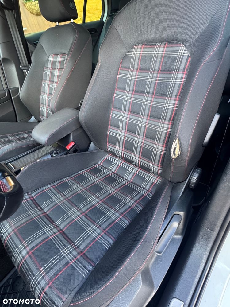 Volkswagen Golf - 15