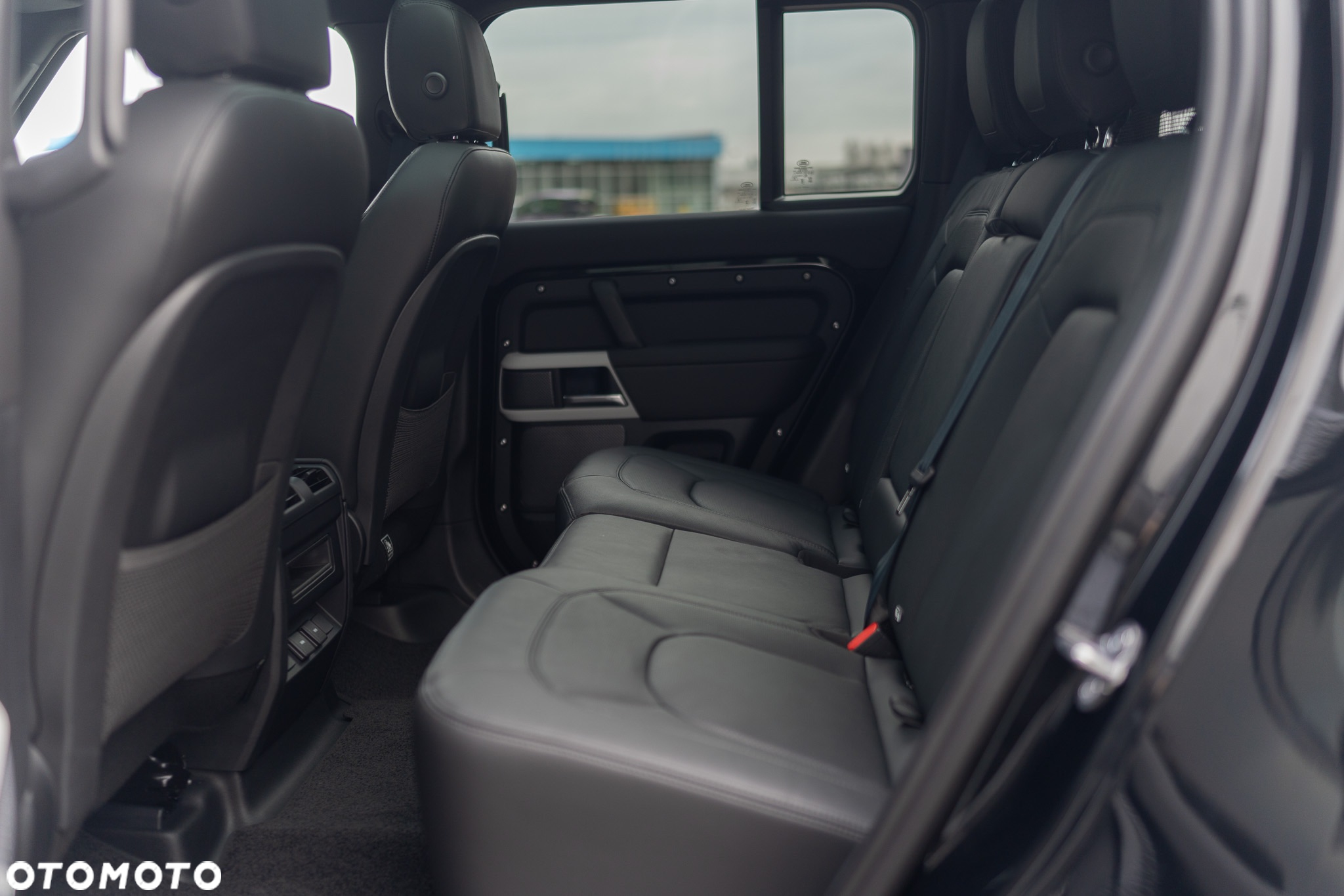 Land Rover Defender - 20