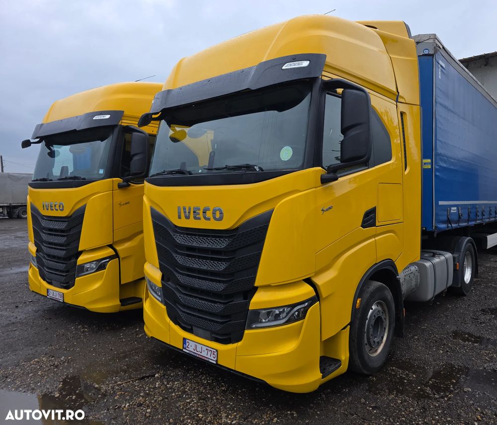 Iveco Stralis Hi-Way - 1