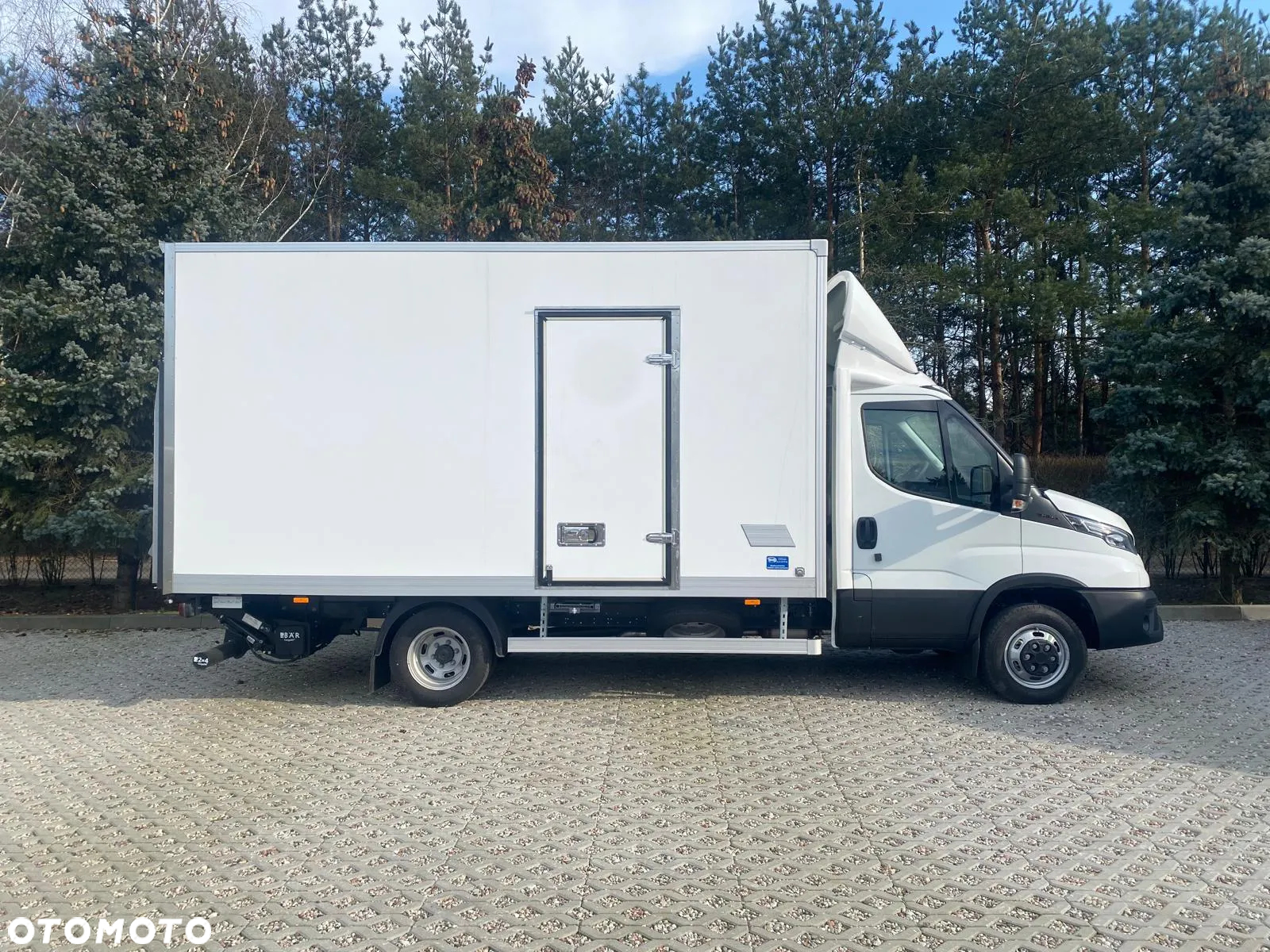 Iveco DAILY 50C18HZ Kontener + Winda 1000 kg - 2