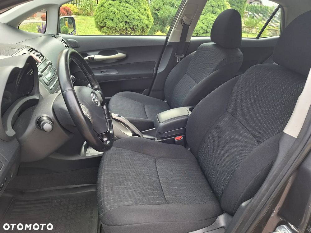 Toyota Auris 1.4 D-4D Terra - 10