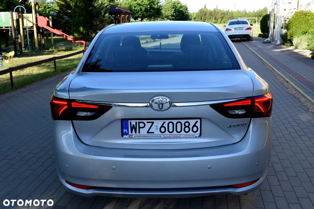 Toyota Avensis 2.0 Premium MS - 10
