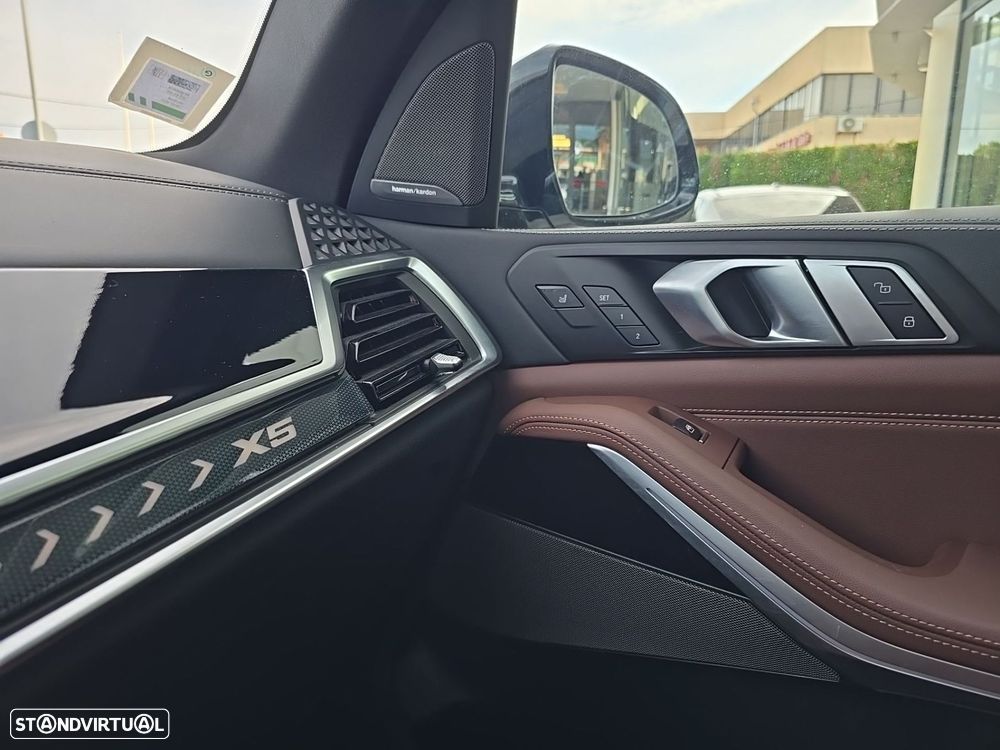 BMW X5 50 e xDrive Edição Desportiva M - 29