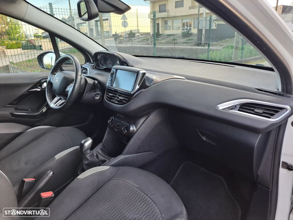 Peugeot 208 1.2 VTi SE Style - 11