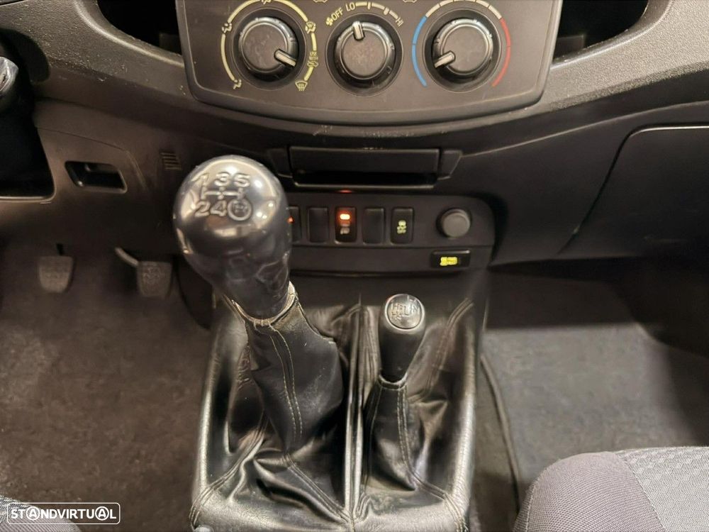 Toyota Hilux 2.4 D-4D 4WD CE CH 3L - 14