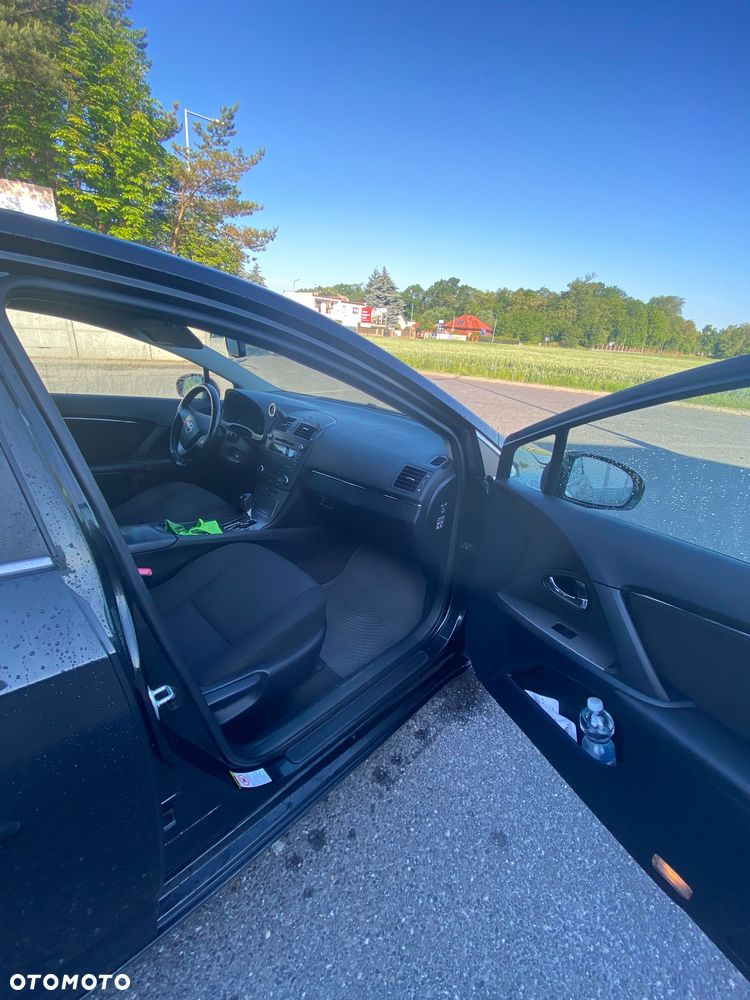 Toyota Avensis - 8