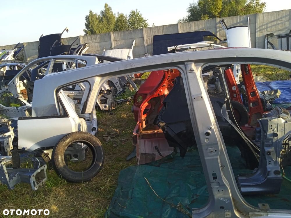RAMA PRÓG ZE SŁUPKIEM RENAULT SCENIC II 2 - 3