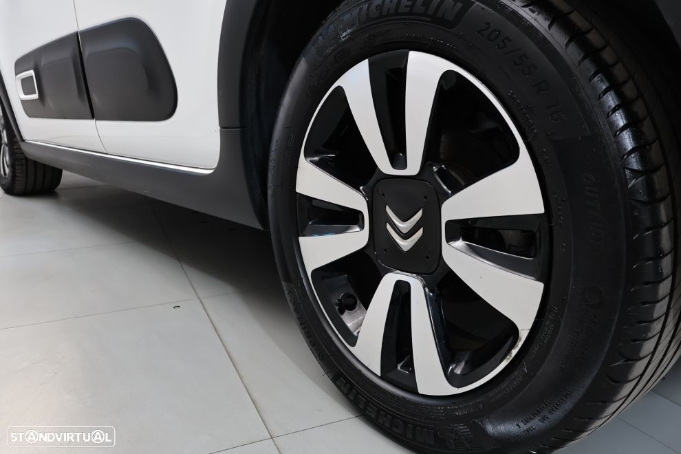 Citroën C3 1.2 PureTech Shine EAT6 - 13