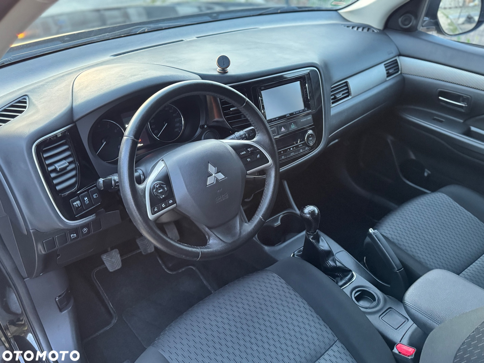 Mitsubishi Outlander 2.0 Intense 2WD - 21