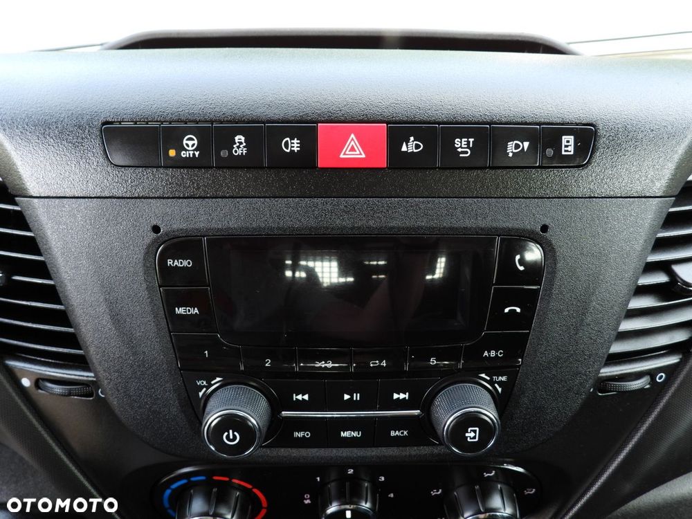 Iveco DAILY 35S12 SKRZYNIA PODWÓJNA KABINA DOKA 7 MIEJSC KLIMATYZACJA  120KM - 31