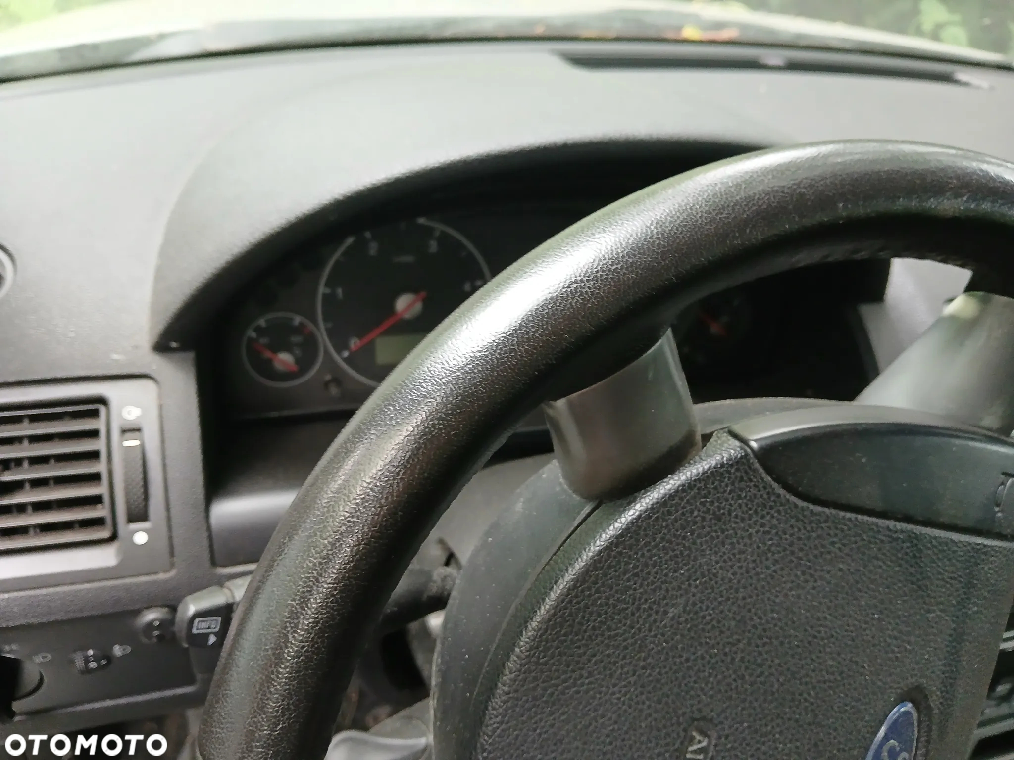ford mondeo MK3 60 fotel fotele kanapa deska kokpit podsufitka boczek boczki klamka podłokietnik - 3