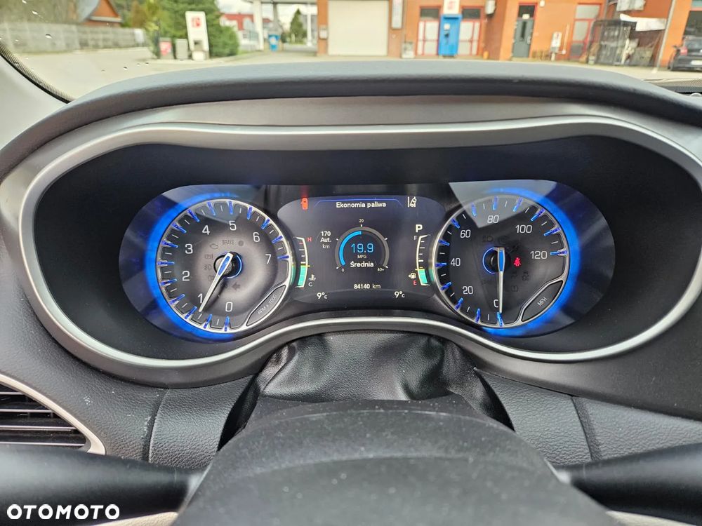 Chrysler Pacifica - 5