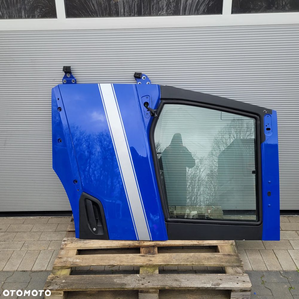 DRZWI LEWE IVECO S WAY ORYGINAŁ - 1