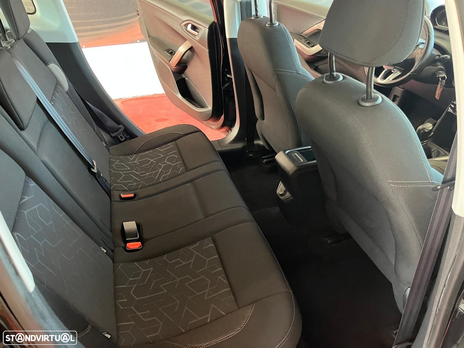 Peugeot 2008 1.6 BlueHDi Style - 14