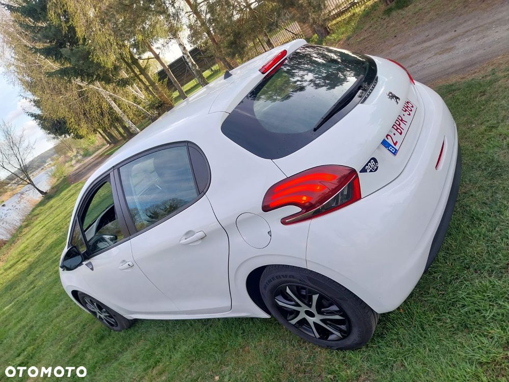 Peugeot 208 - 18