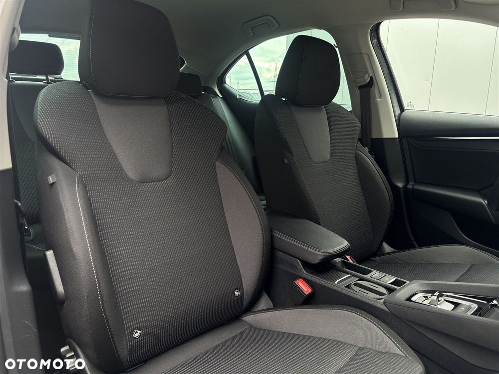 Skoda Octavia 1.5 TSI mHEV Selection DSG - 34