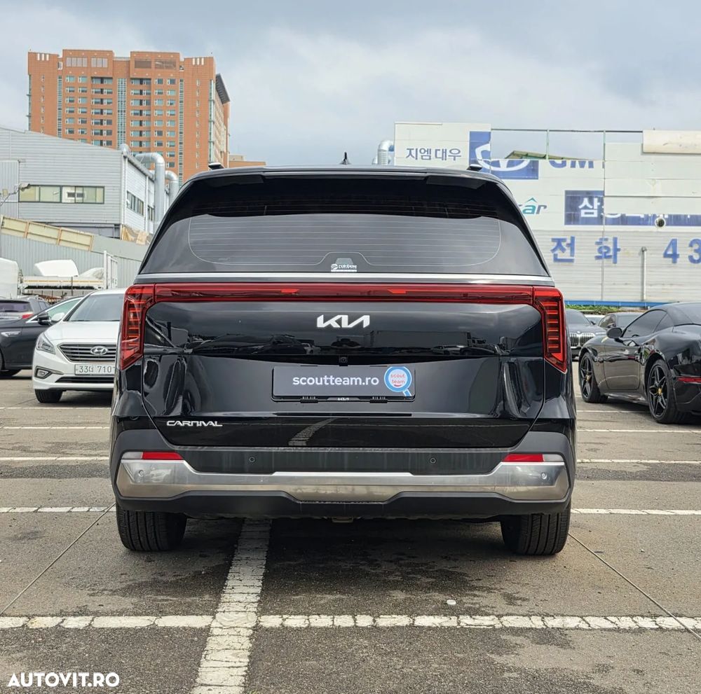 Kia Carnival - 7