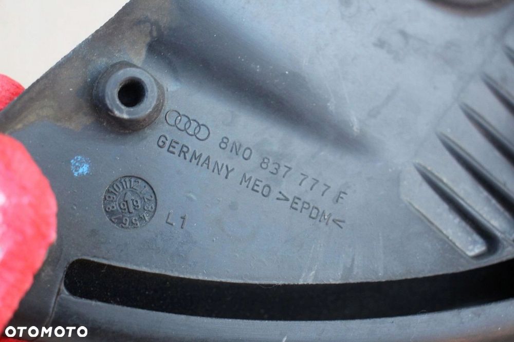 Osłona gumowa guma drzwi zaślepka AUDI TT 8N 8N0837777F LEWA - 3