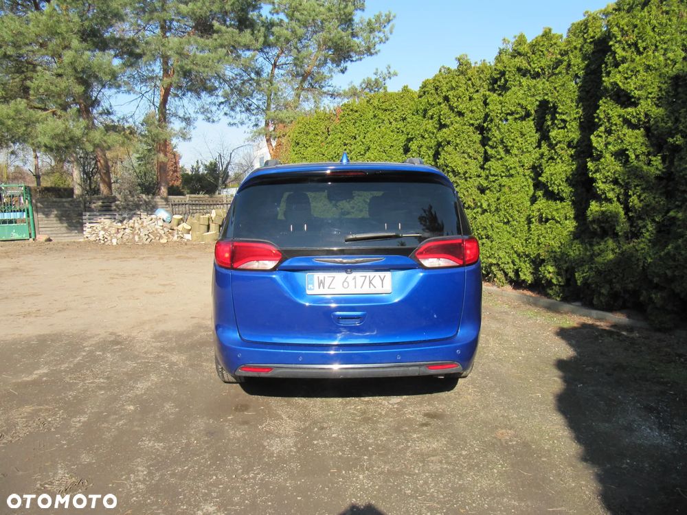 Chrysler Pacifica - 10