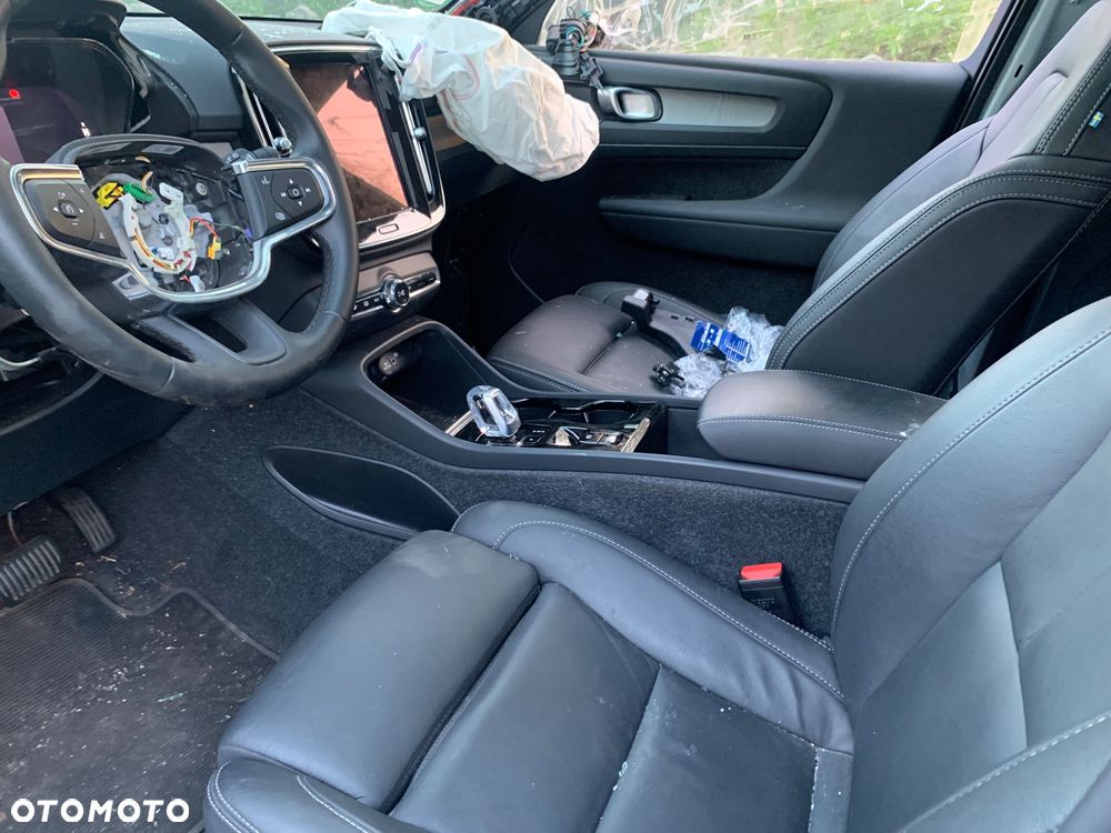 Volvo XC 40 B4 B DKG Ultimate Dark - 11