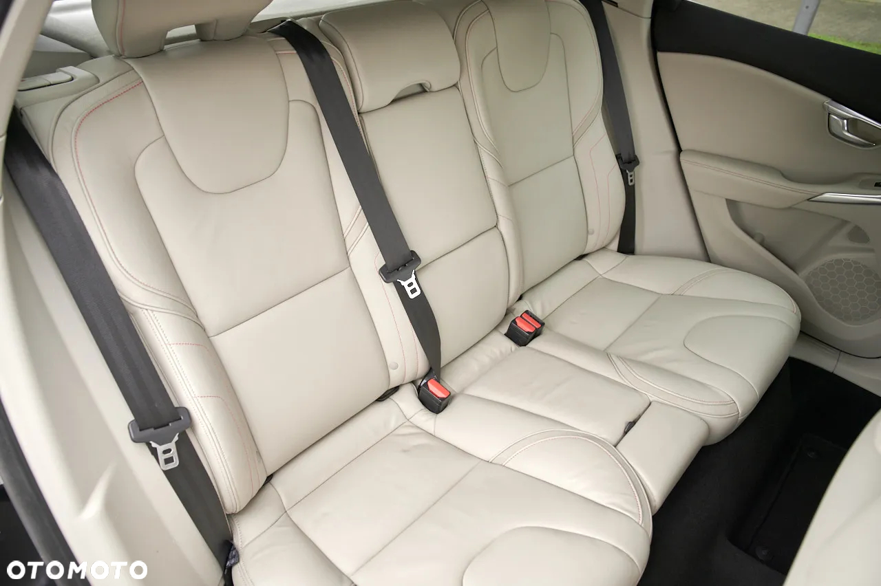 Volvo V40 Cross Country D2 Drive-E Ocean Race - 26