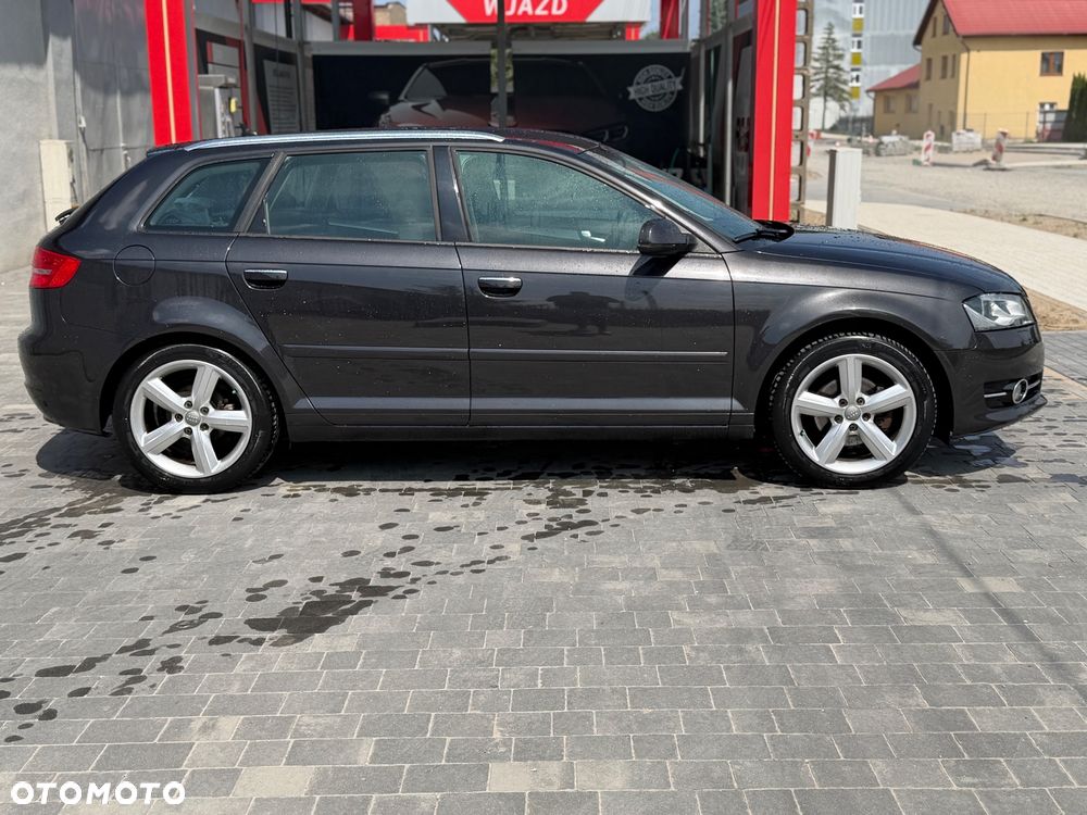 Audi A3 Sportback - 2