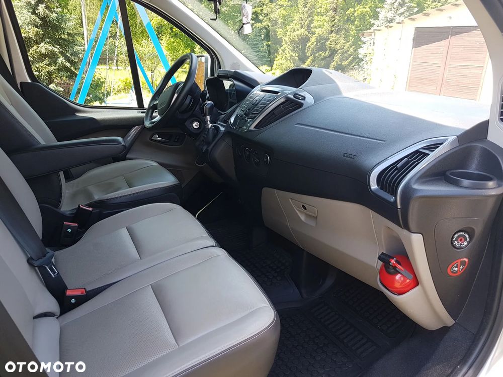 Ford Tourneo Custom - 28